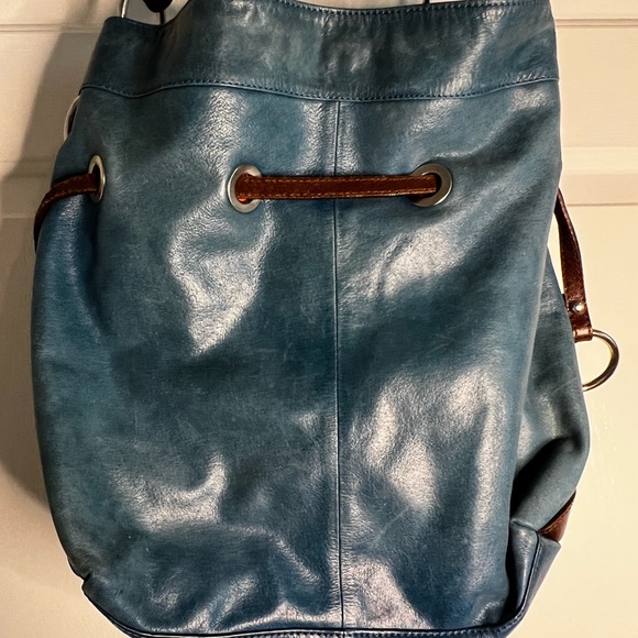 Tano Modern Bucket. Beautiful blue color w/ silver hardware. Fun everyday bag! - Picture 3 of 6